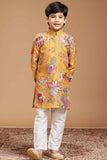 قميص كورتا عرقي بأكمام طويلة بلون الخردل مع طبعة زهور مطرزة للأولاد