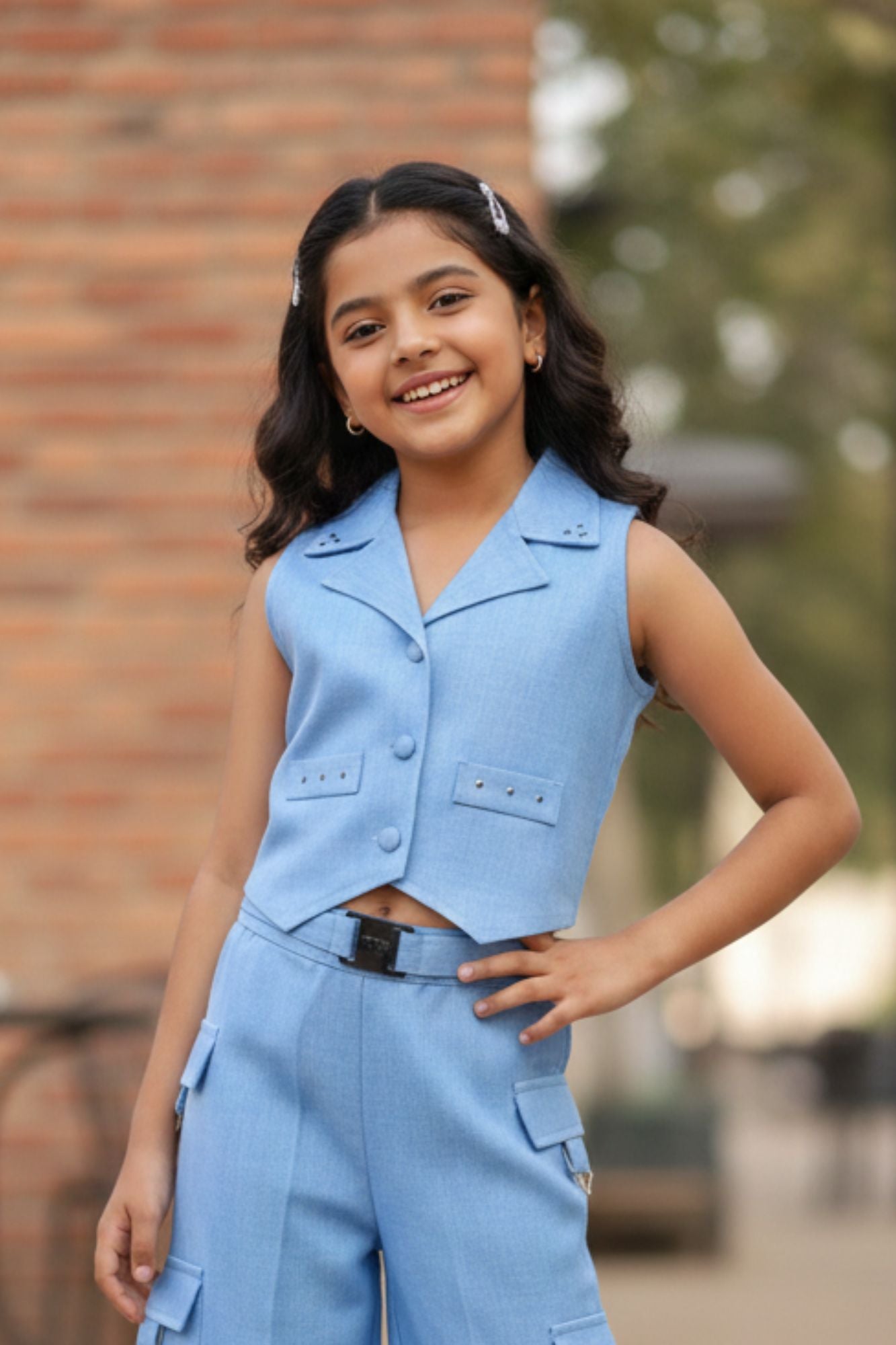 طقم عصري من جاكيت وبنطلون أزرق سماوي بدون أكمام للبنات