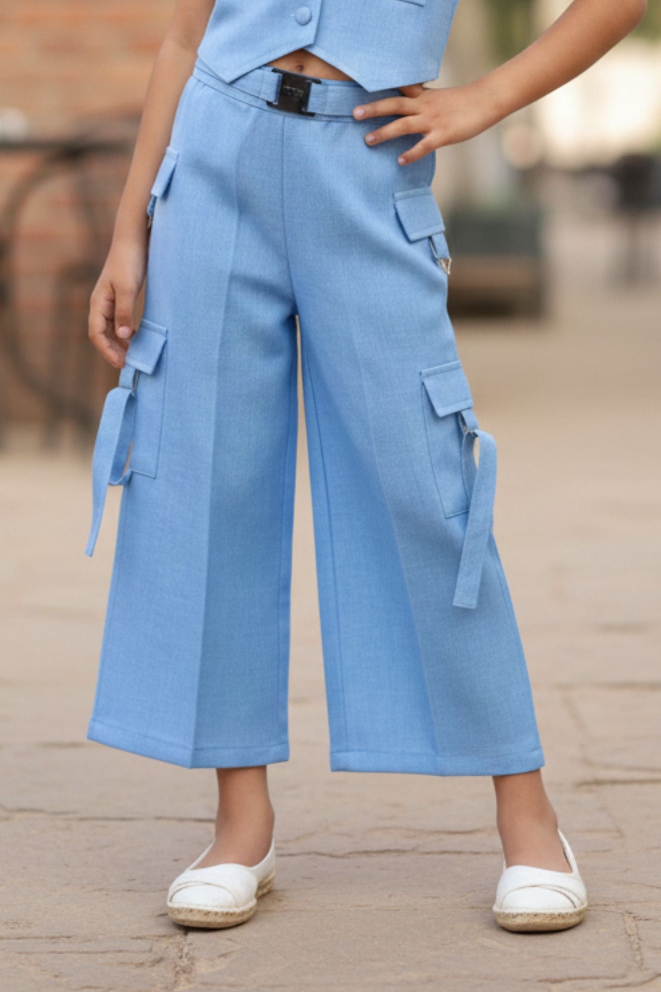 طقم عصري من جاكيت وبنطلون أزرق سماوي بدون أكمام للبنات