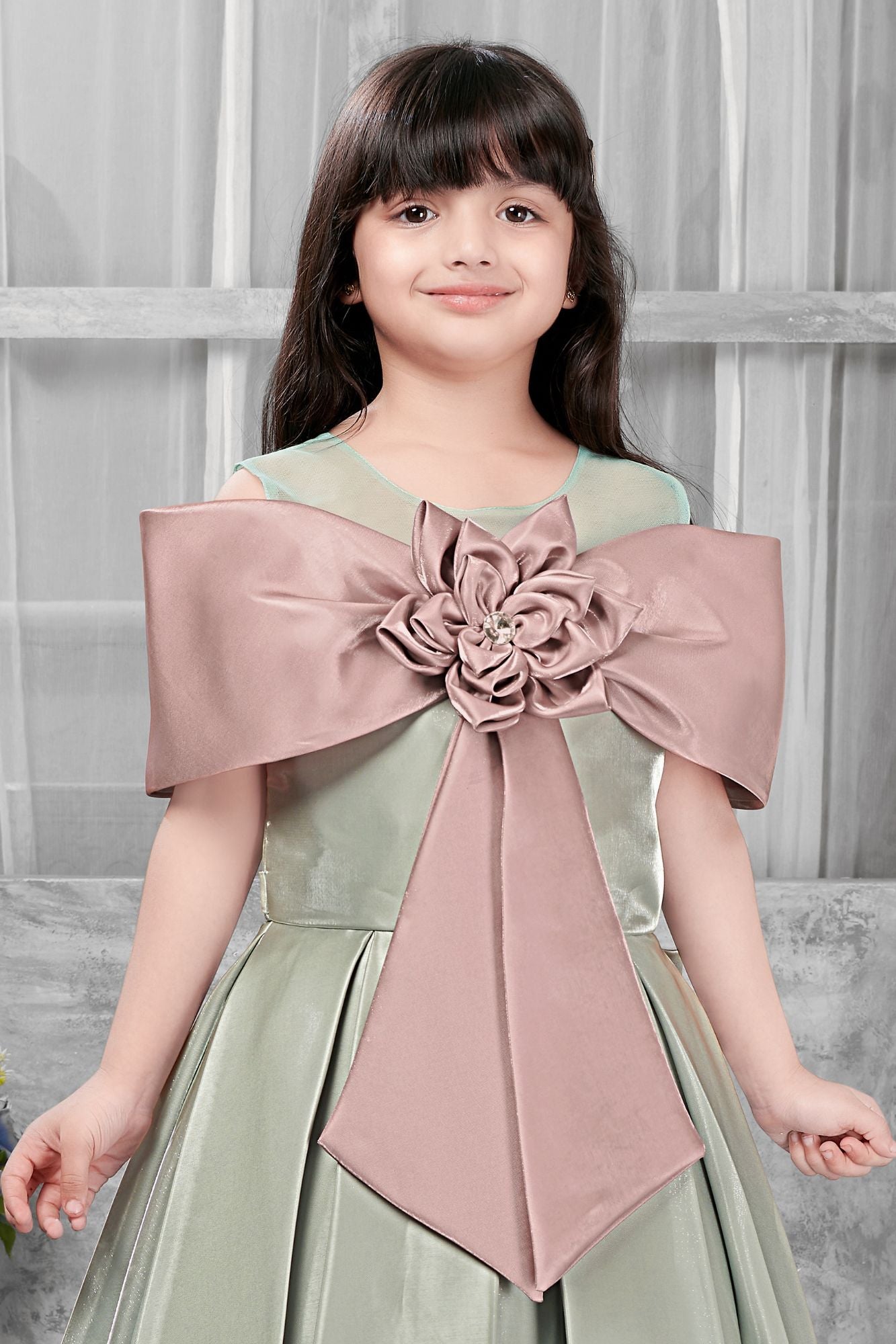 Sage Green Sleeveless Gown with Oversized Dusty Pink Bow for Girls - 3-4Y (20) Sage Green Sleeveless Gown with Oversized Dusty Pink Bow for Girls - 3-4Y (20)