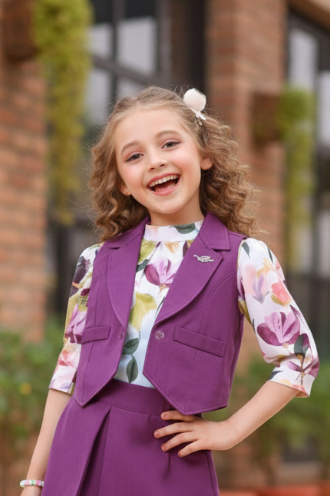 طقم جاكيت وتنورة بنفسجي مع توب مطبوع عليه زهور للبنات