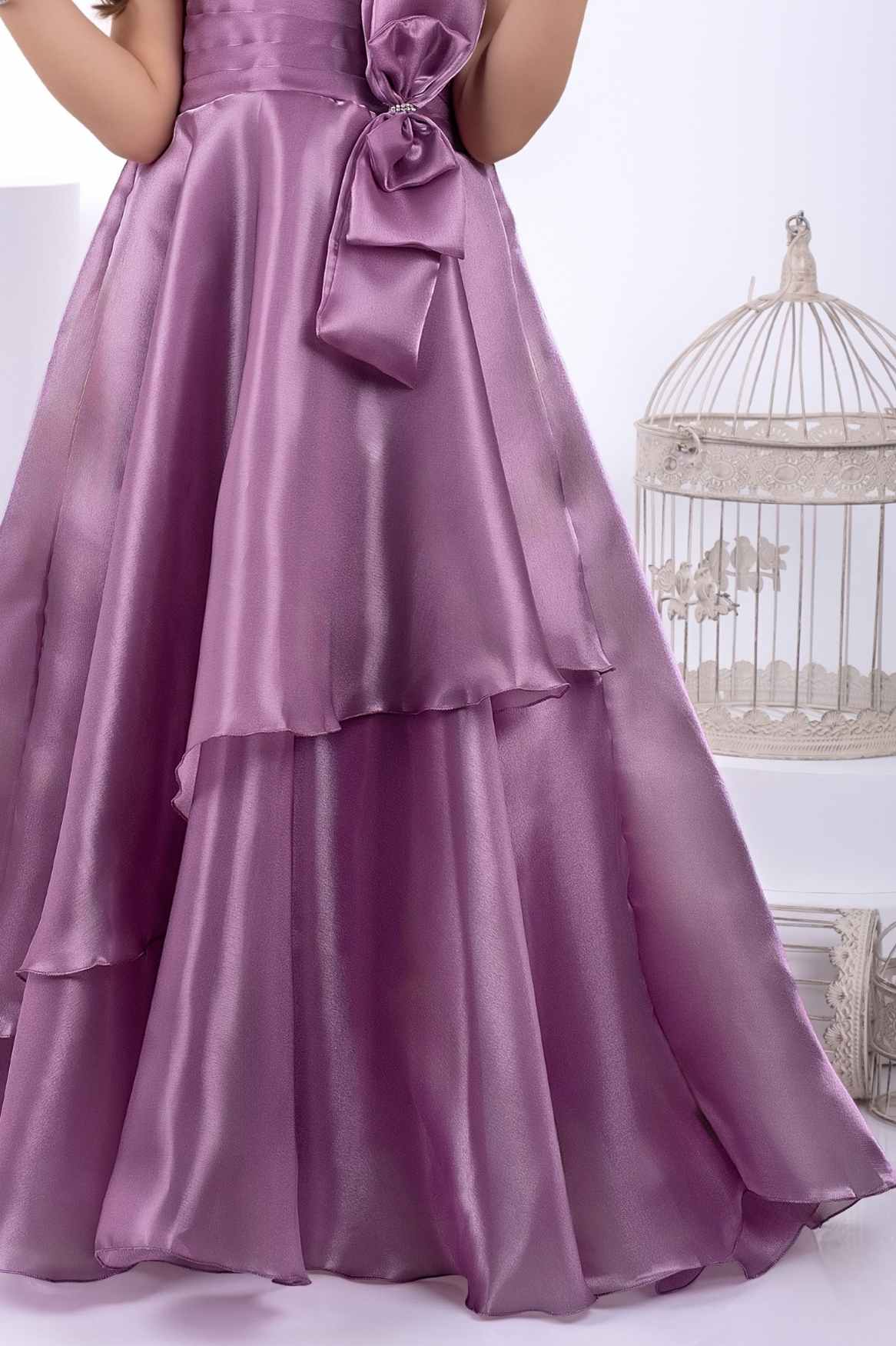 فستان حفلات بتصميم أرجواني مزين بفيونكة وأحجار للبنات