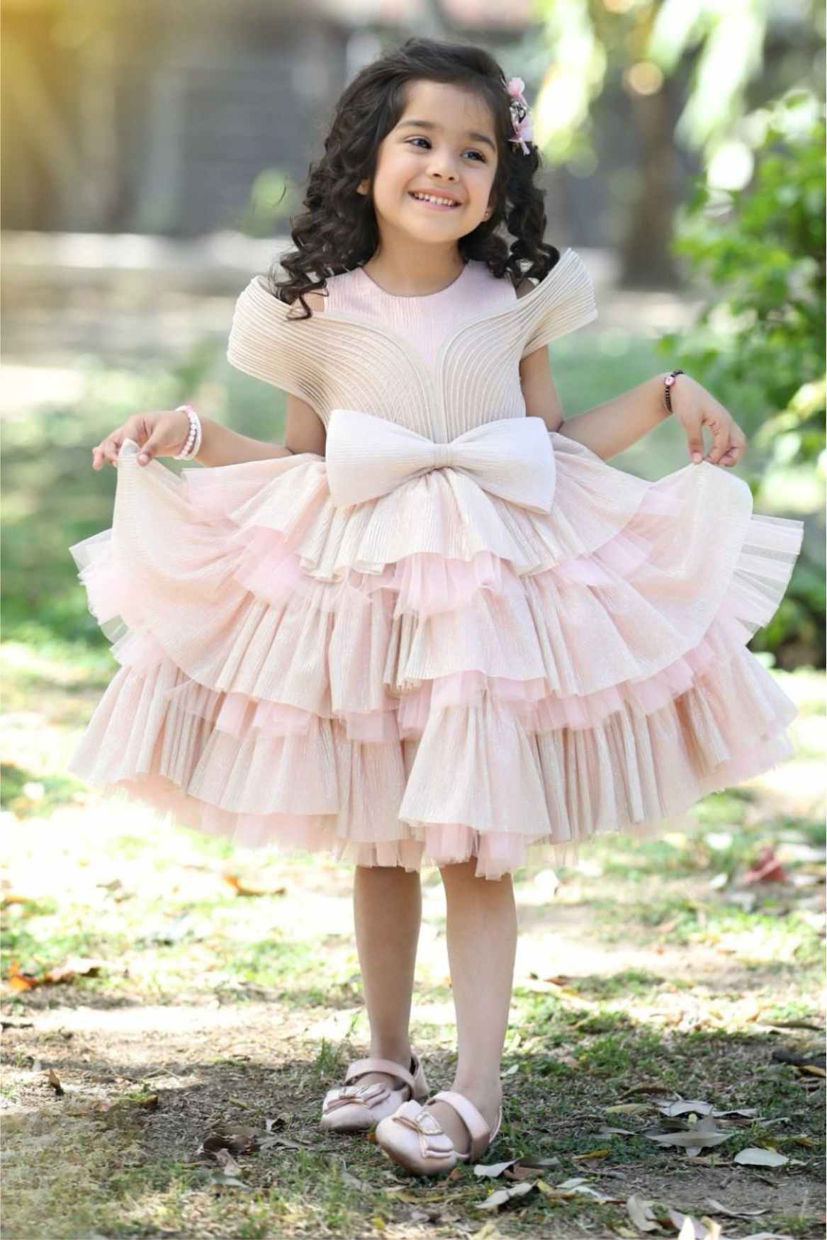 فستان حفلات مزين بفيونكة الخوخ للبنات 