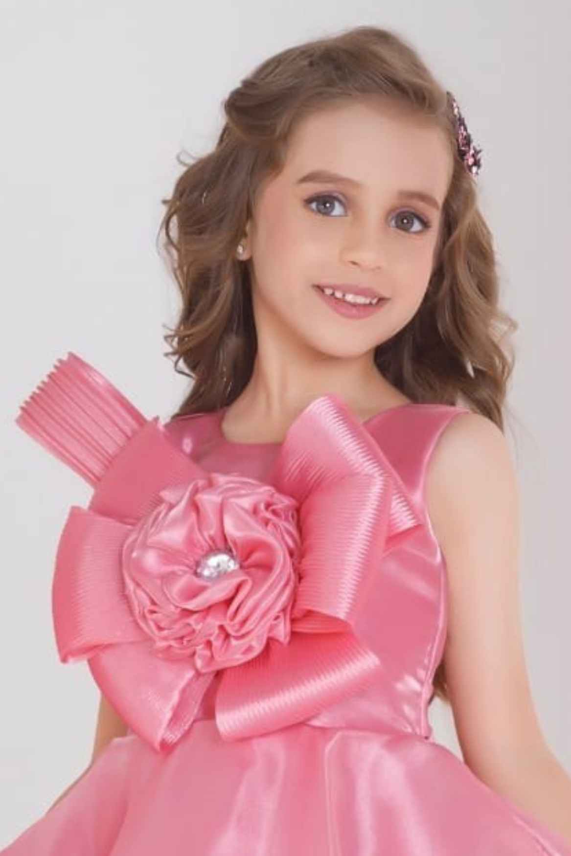 فستان حفلات مزين بالزهور باللون الخوخي للبنات