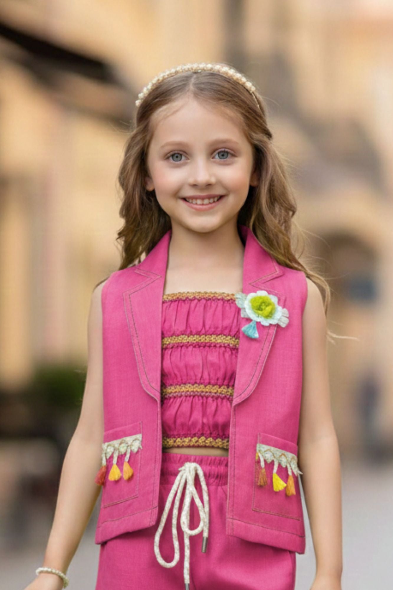 طقم معطف وردي فاتح مع بلوزة وشورت عمل مزين بالشراشيب للبنات