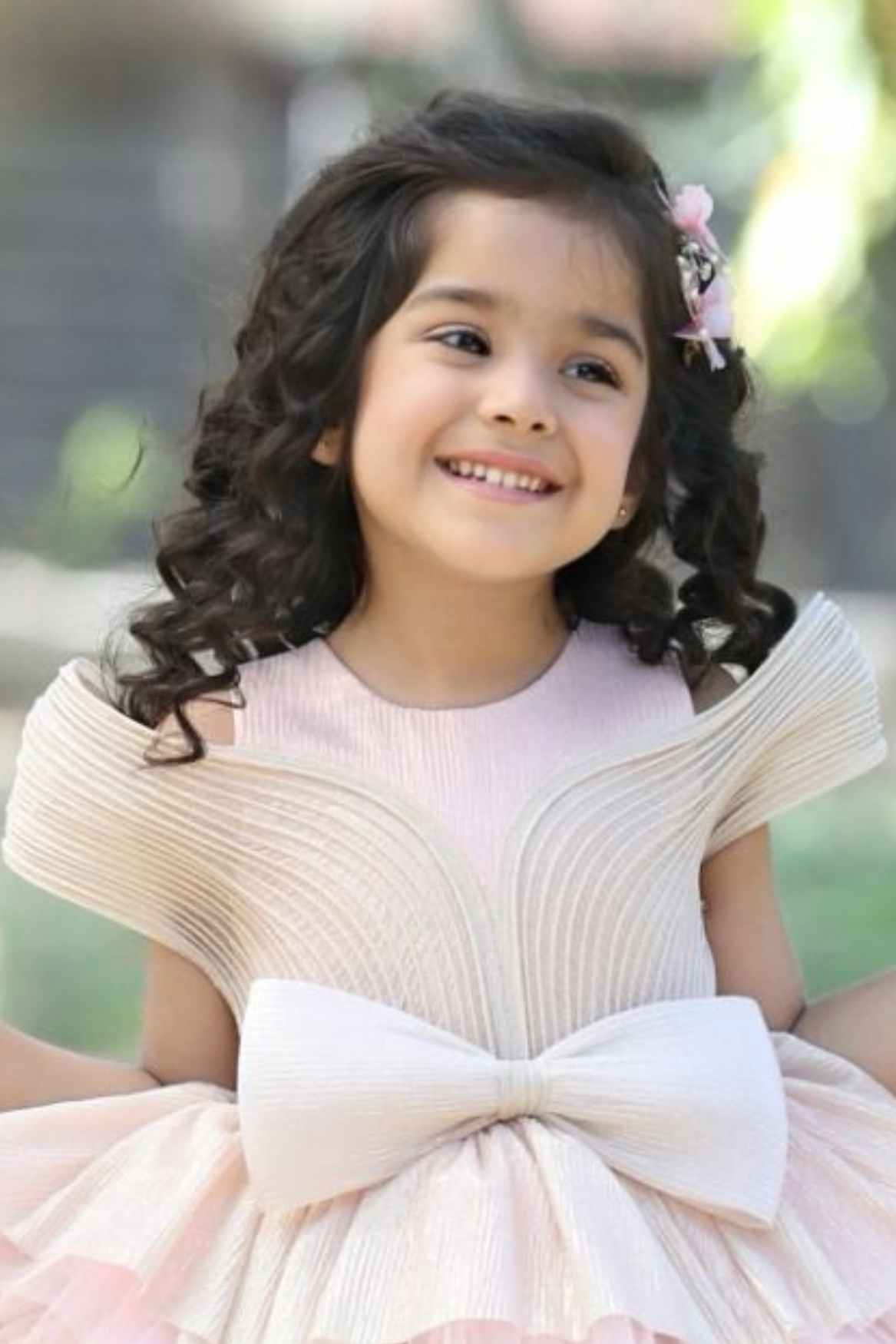 فستان حفلات مزين بفيونكة الخوخ للبنات 