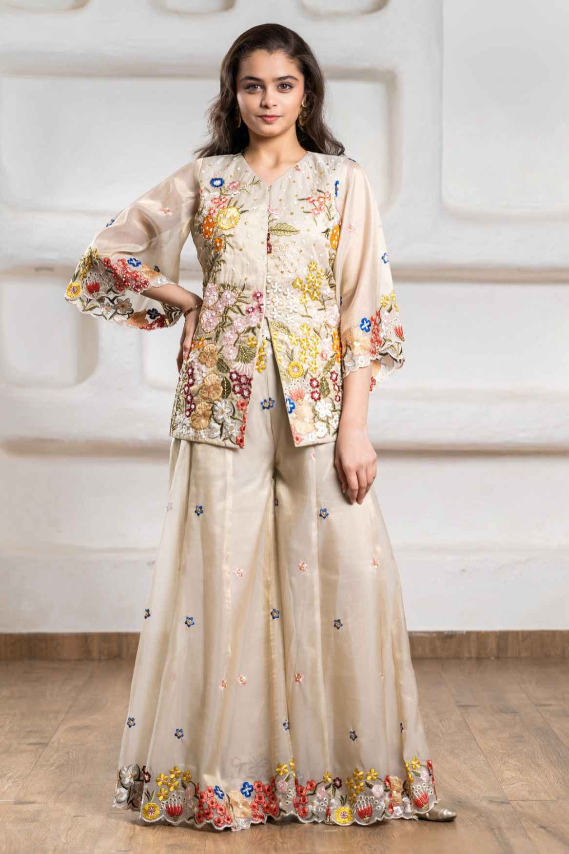 طقم بالازو أنيق مطرز بالورود باللون البيج للبنات