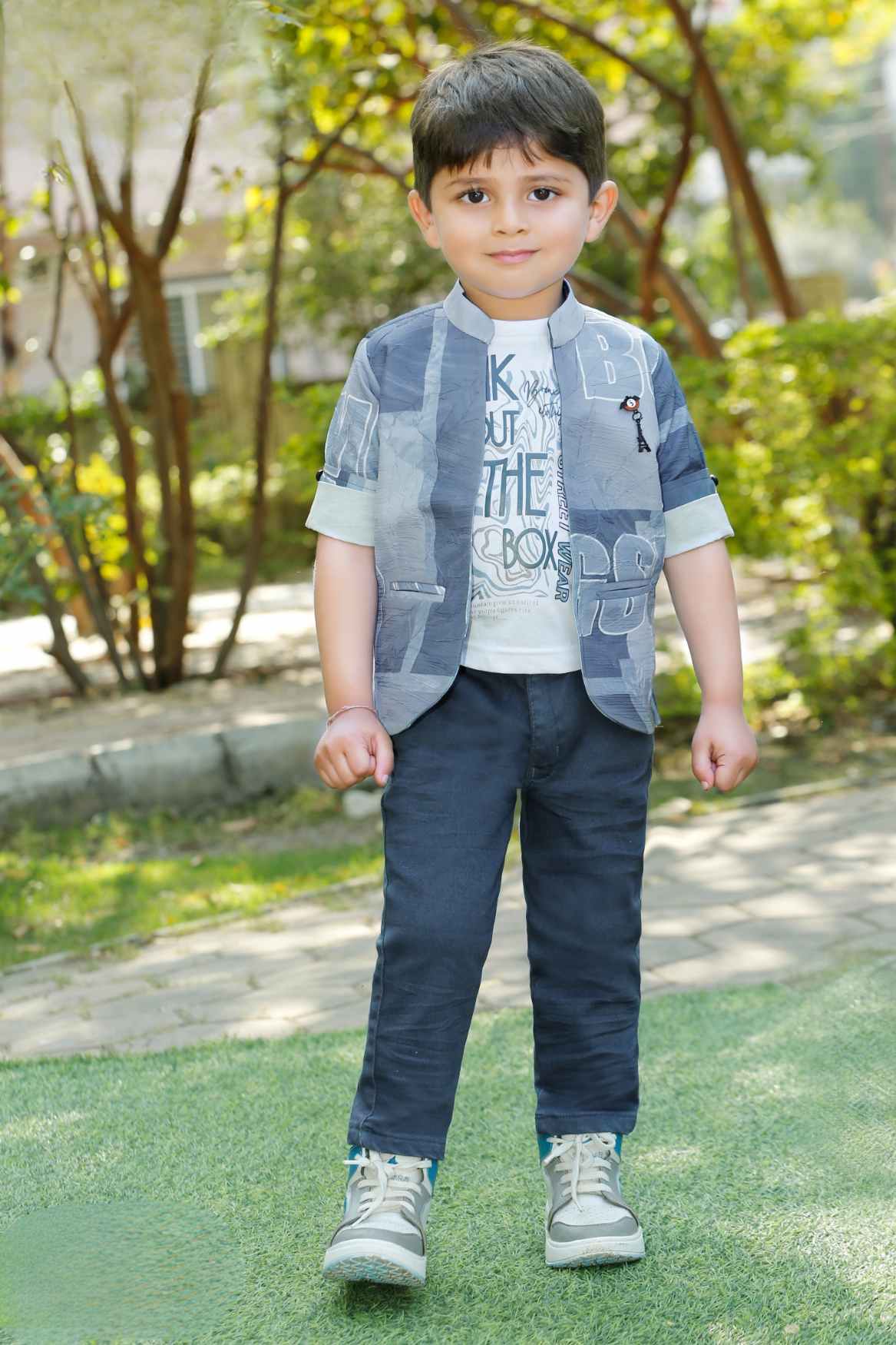 Grey Printed Jacket And Pant With White T-shirt Set For Boys