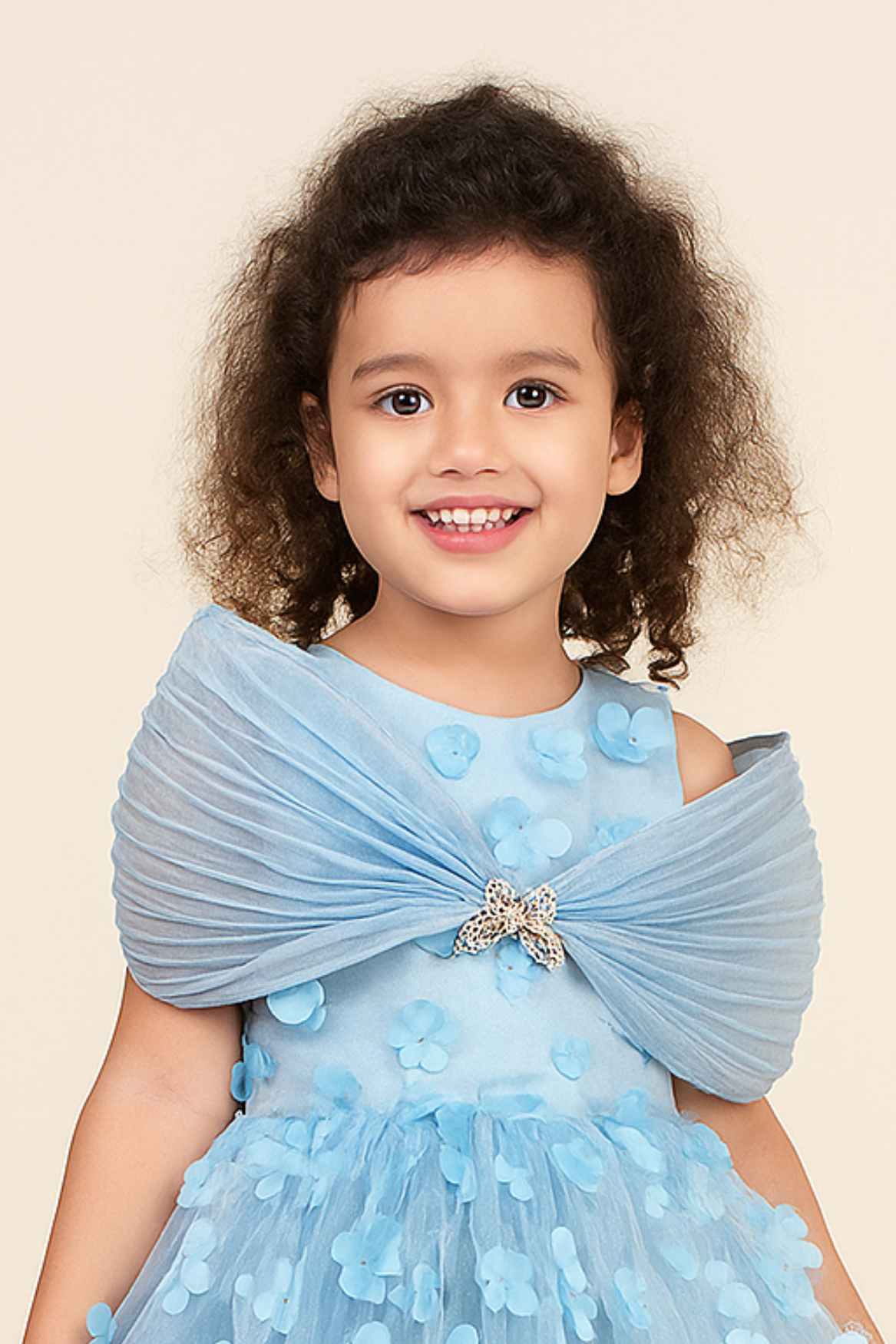 Sky Blue 3D Floral Appliqué Party Gown With Pleated Bow And Butterfly Brooch For Girls