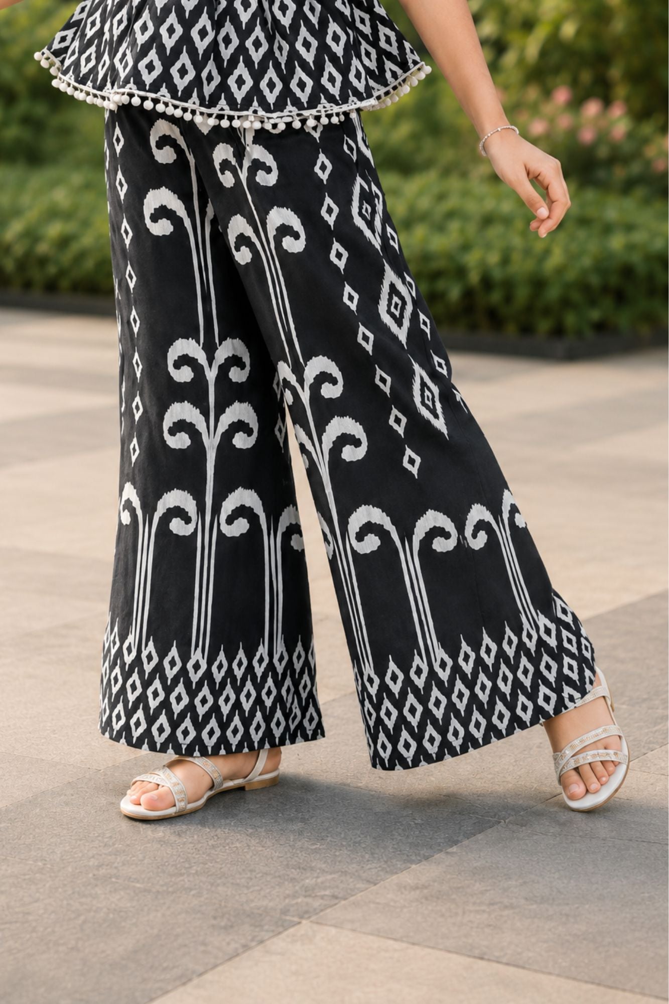 Black And White Printed Sleeveless Co-Ord Set with Wide-Leg Pants for Girls