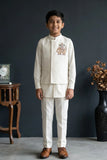 White Embroidered Kurta Set With Mandarin Collar For Boys