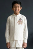 White Embroidered Kurta Set With Mandarin Collar For Boys