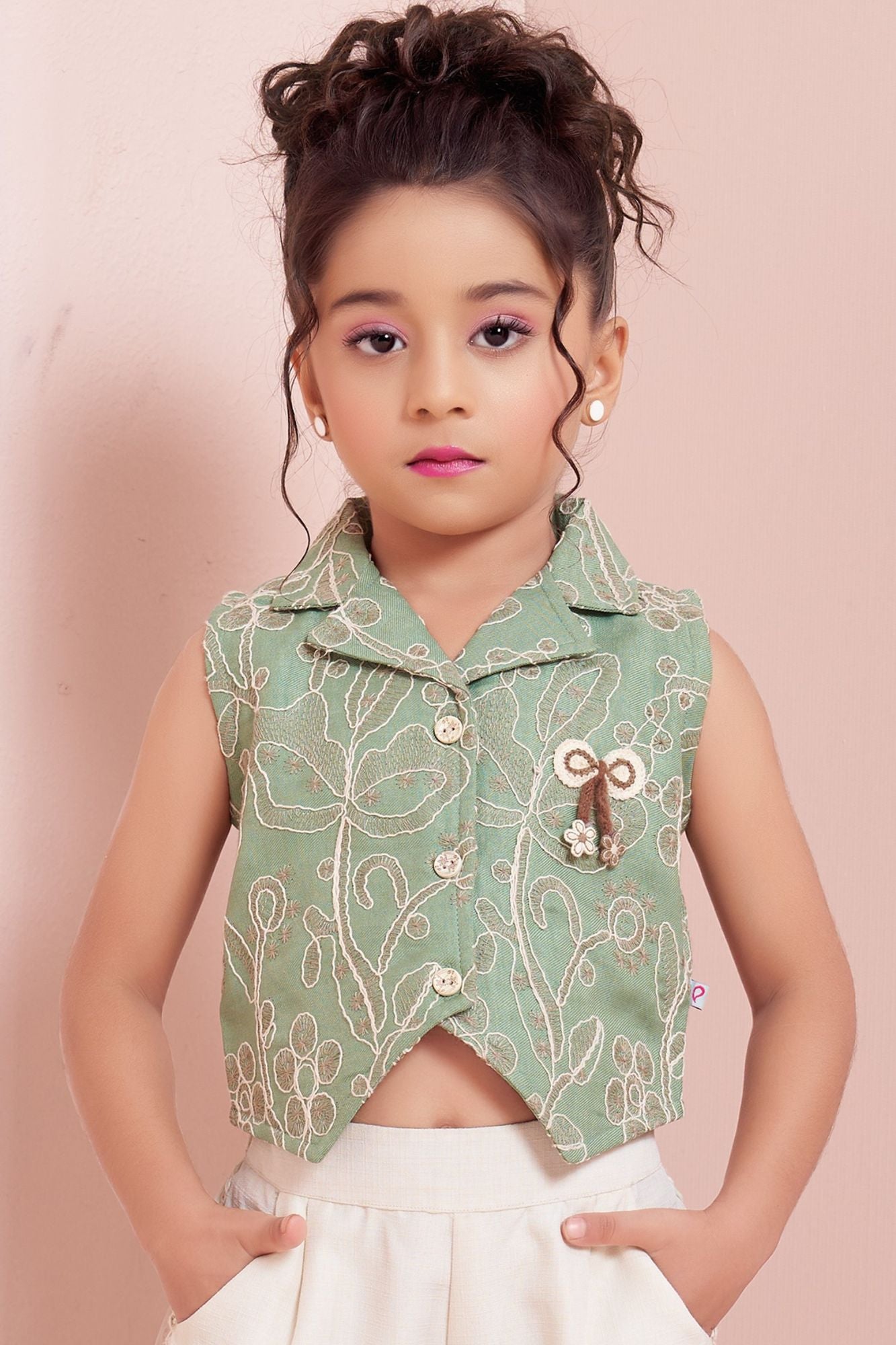 Girls Green Embroidered Sleeveless Jacket And Shorts Set