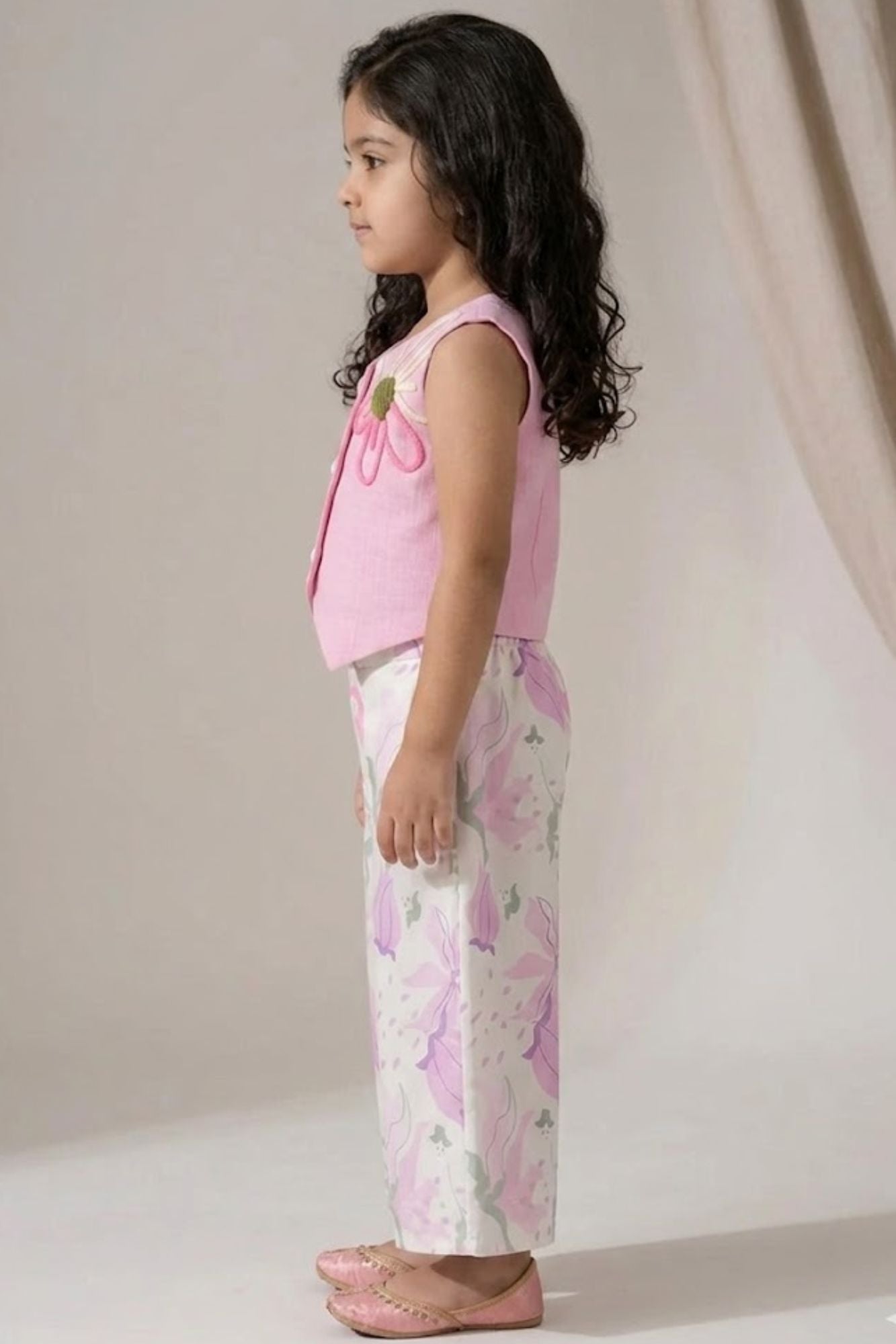 Girls Pink Floral Applique Set with Sleeveless Top And Printed Wide-Leg Pants