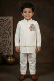 White Embroidered Kurta Set With Mandarin Collar For Boys