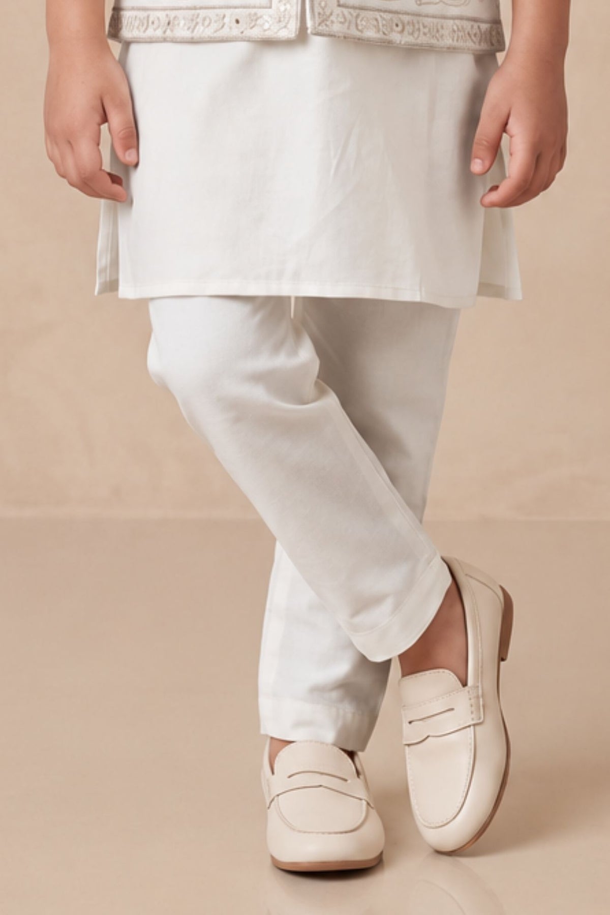Boys Elegant Ivory Bird Kurta Set With Nehru Jacket
