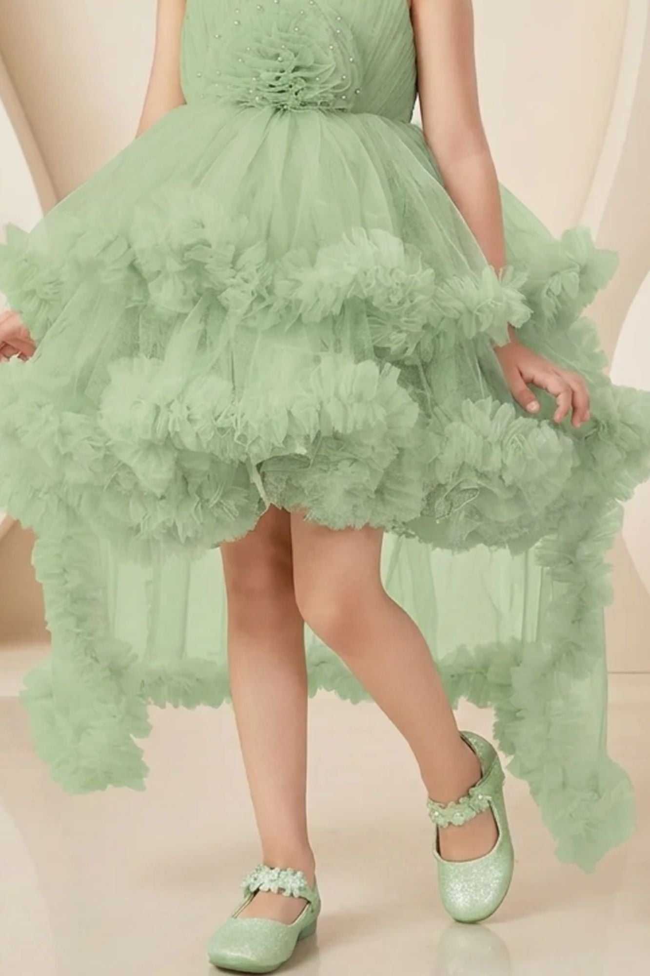 Green Net Tailback Floral Embellishment Frock With Hairband For Girls