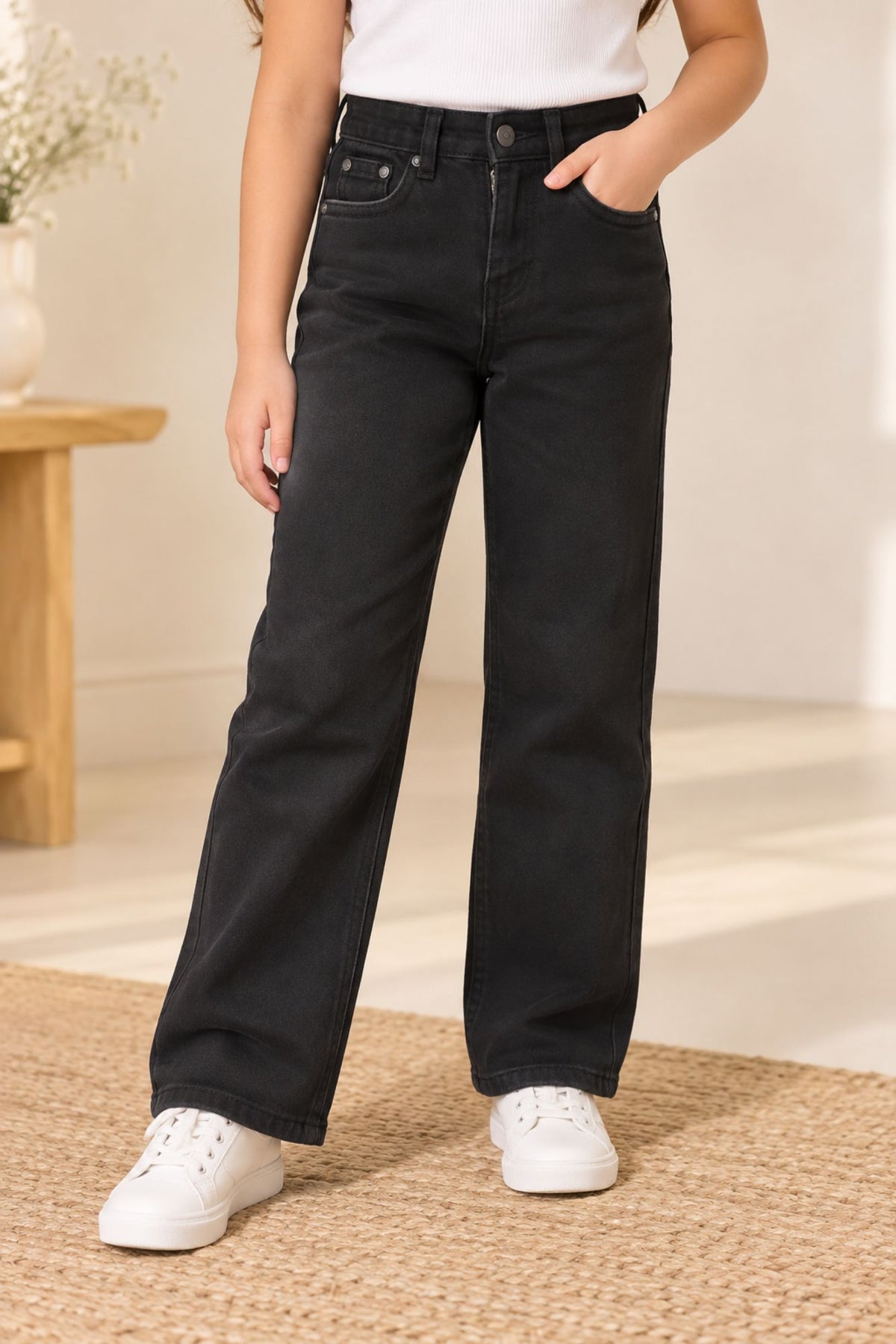 Black Solid Straight Fit Jeans For Girls
