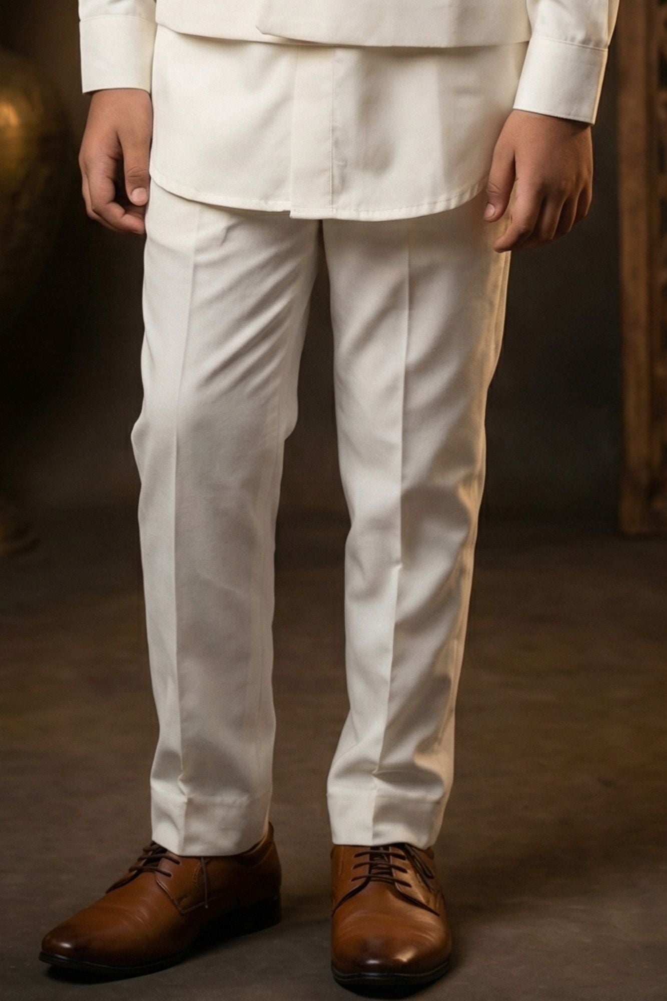 White Embroidered Kurta Set With Mandarin Collar For Boys