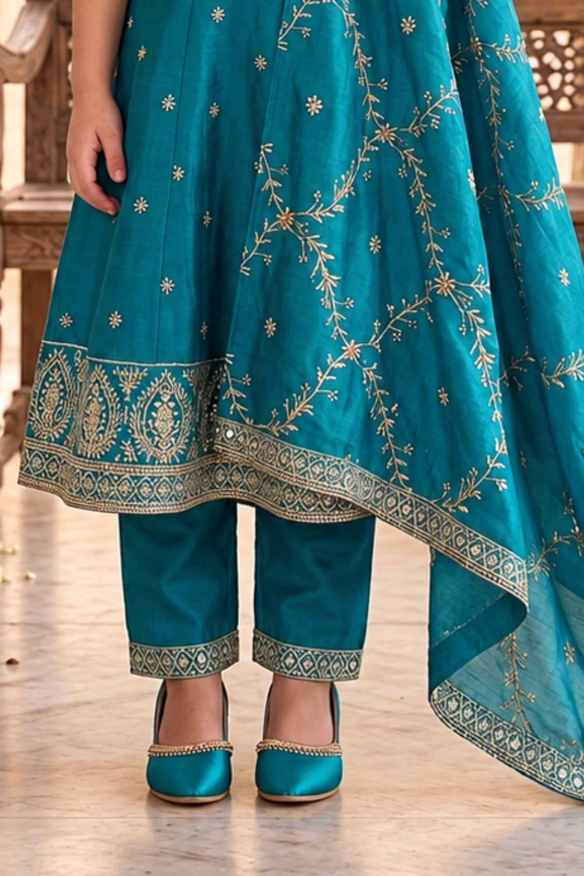 Girls Blue Embroidered Sleeveless Kurta Set With Dupatta