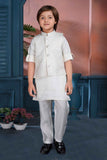 طقم كورتا بخيوط كريمية مع جاكيت للأولاد