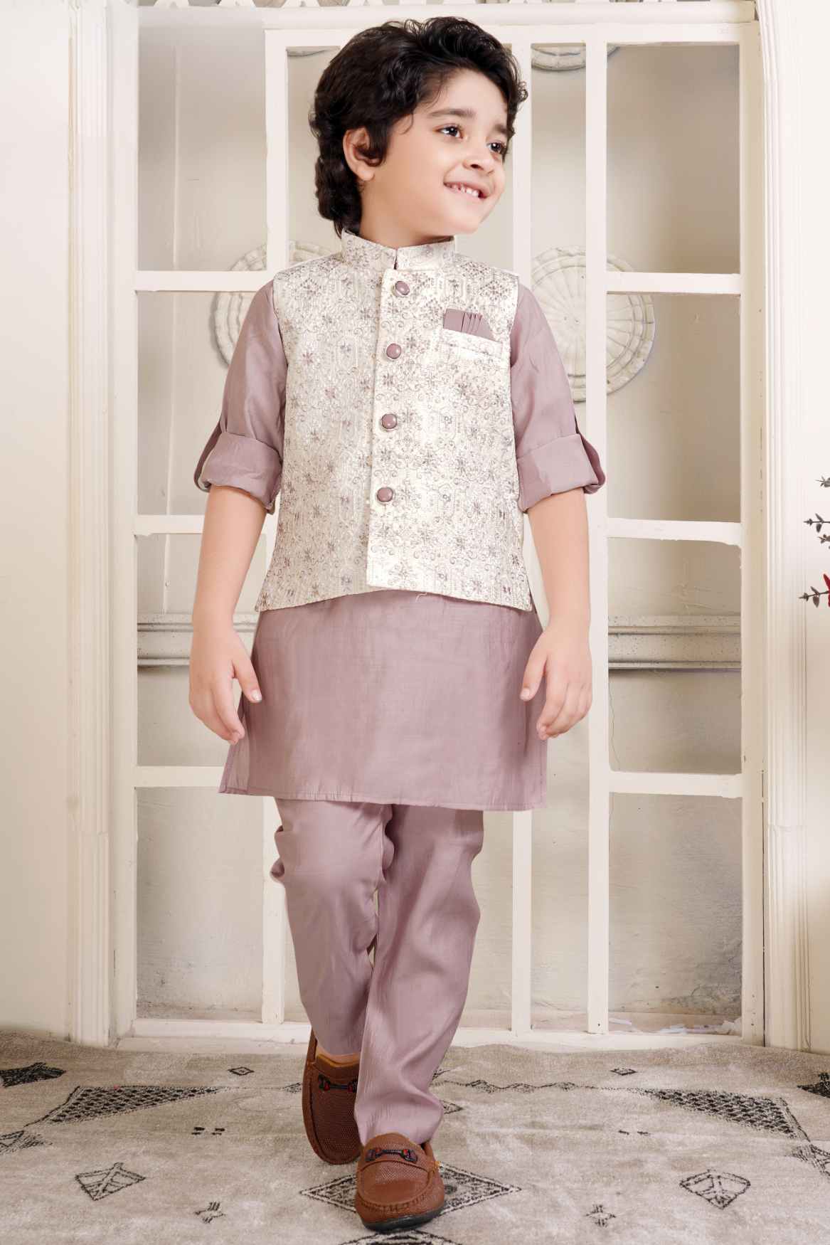 طقم كورتا وردي بصل مع باندي كريمي للأولاد