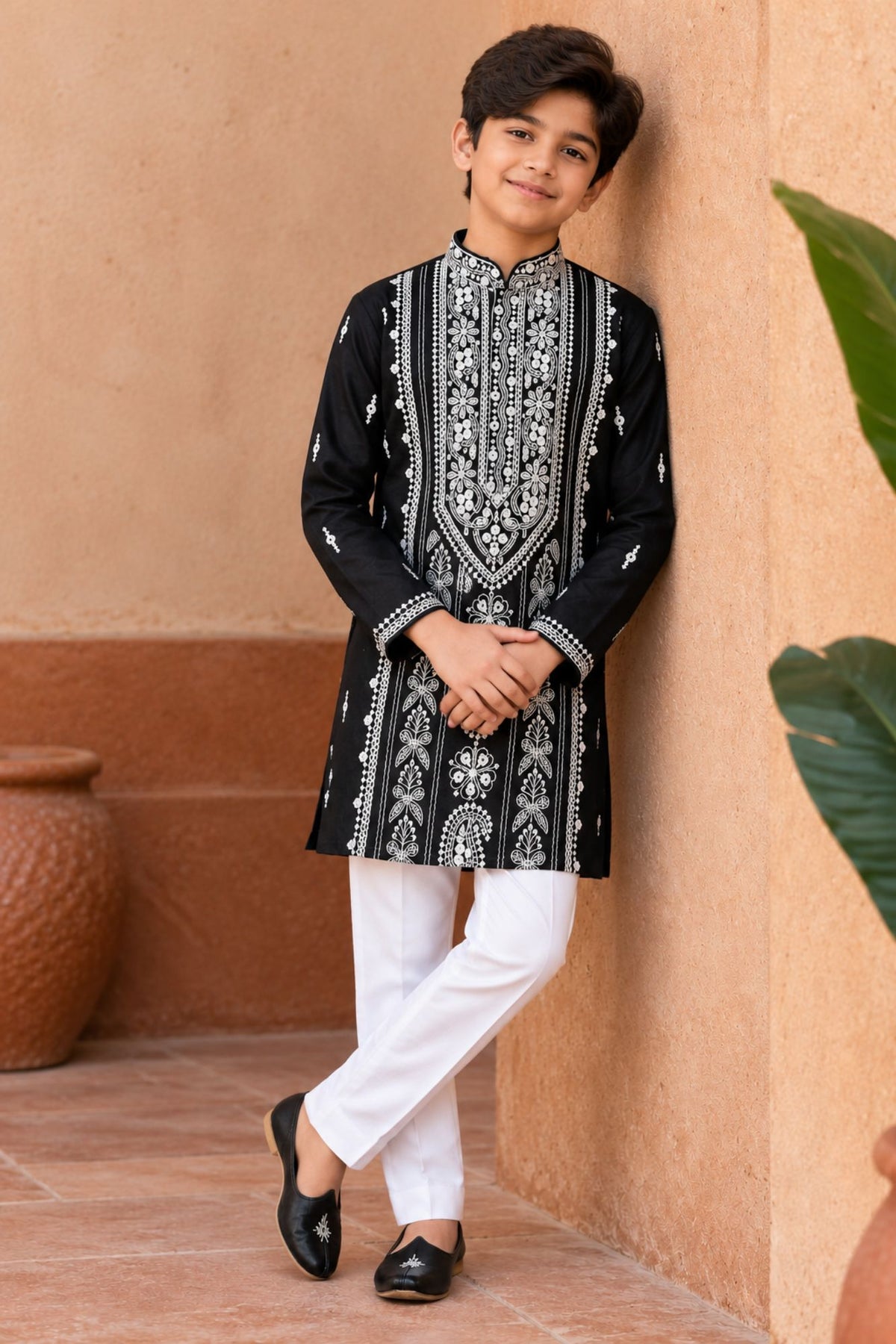 Black Embroidered Kurta Set For Boys With Intricate Threadwork