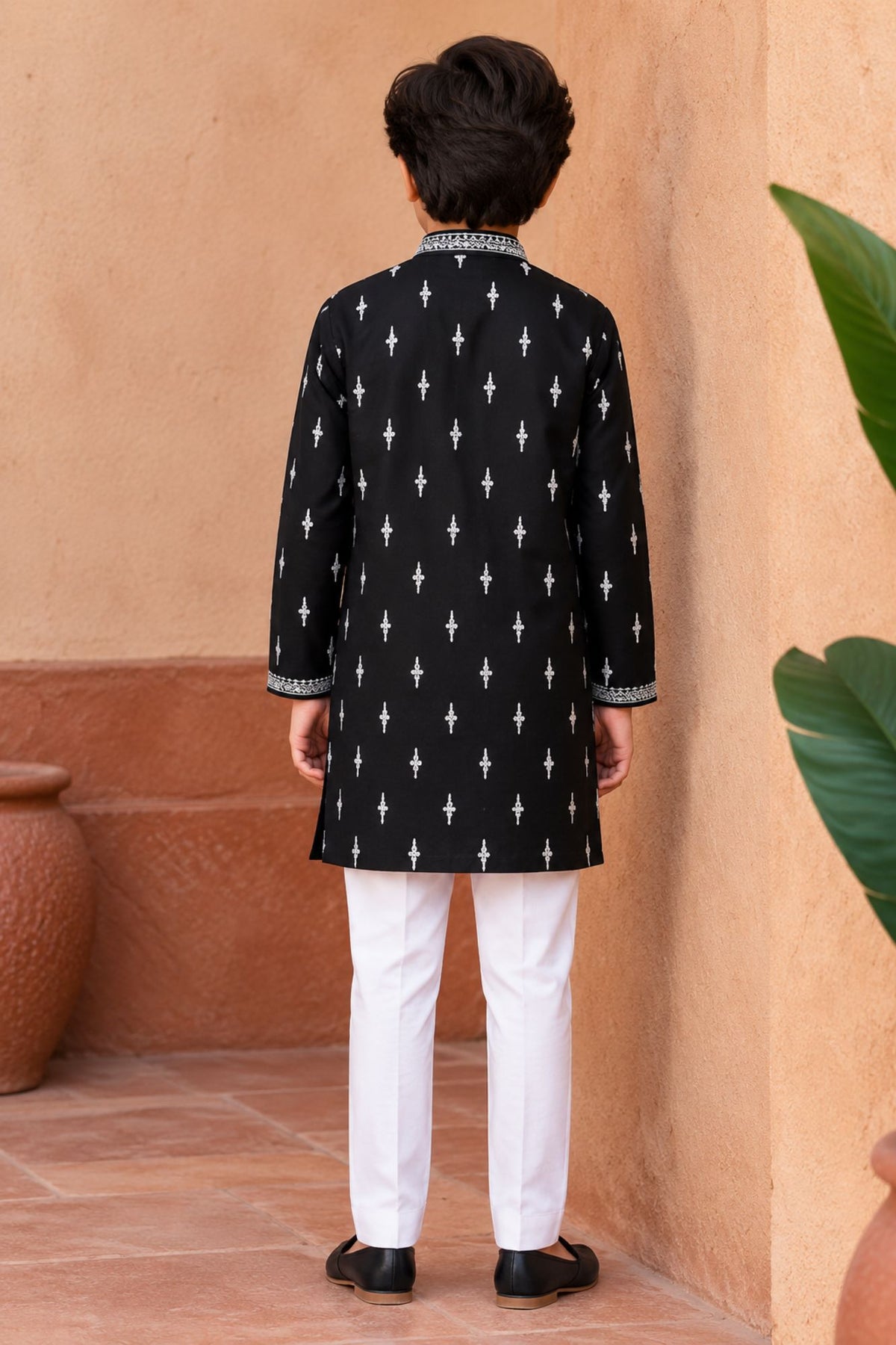 Black Embroidered Kurta Set For Boys With Intricate Threadwork
