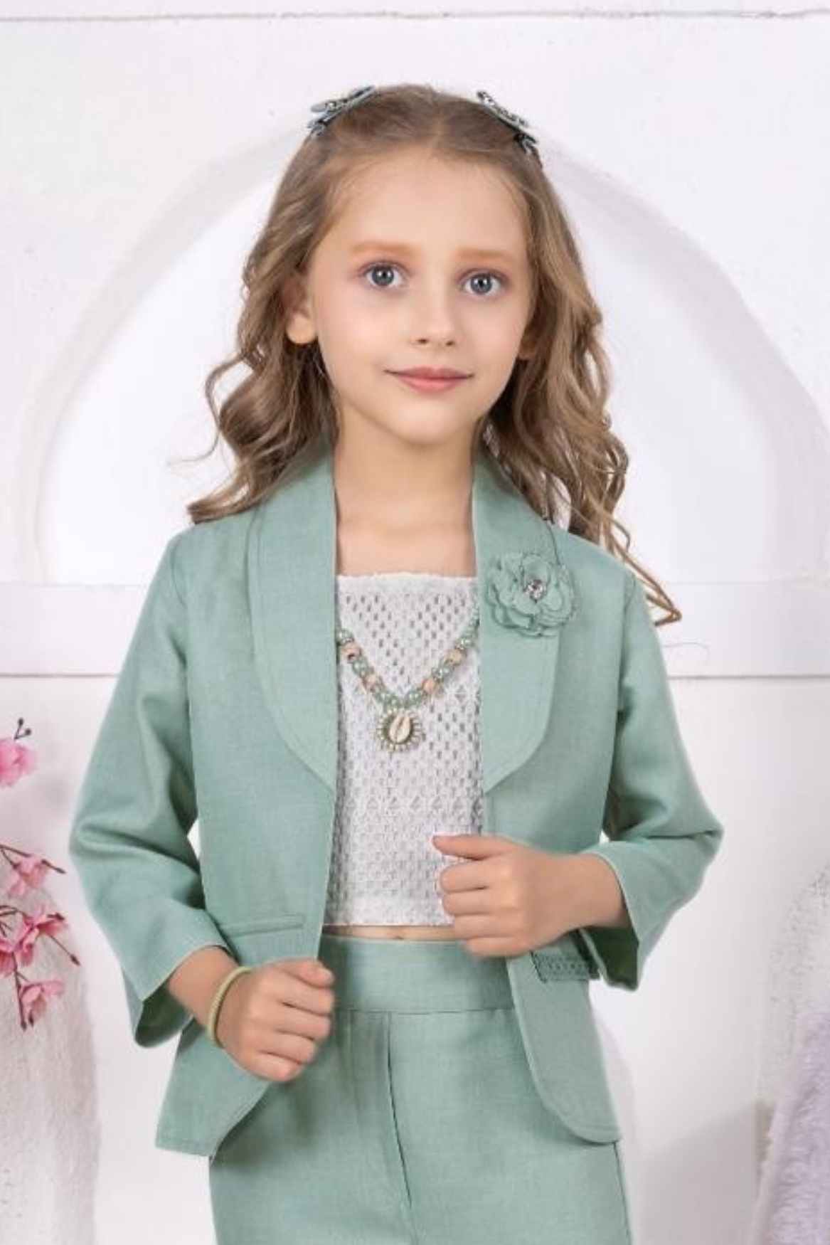 طقم أنيق من بلوزة وبنطلون بتصميم منقوش باللونين الأخضر النعناعي والكريمي مع معطف للبنات