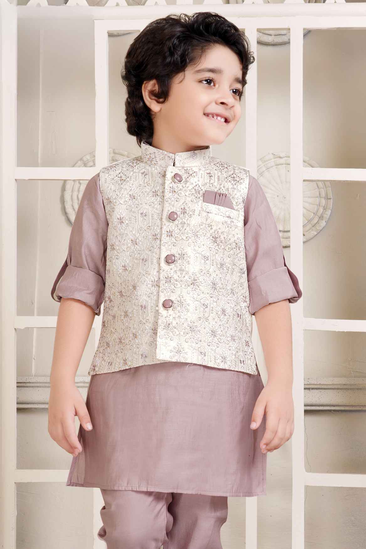 طقم كورتا وردي بصل مع باندي كريمي للأولاد