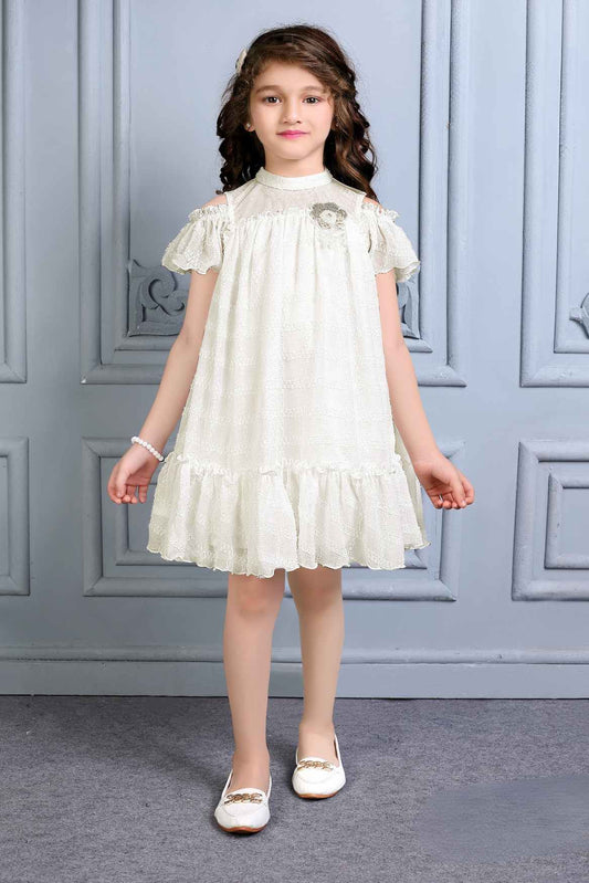 Stylish White Casual Frock Embellished With Flower For Girls