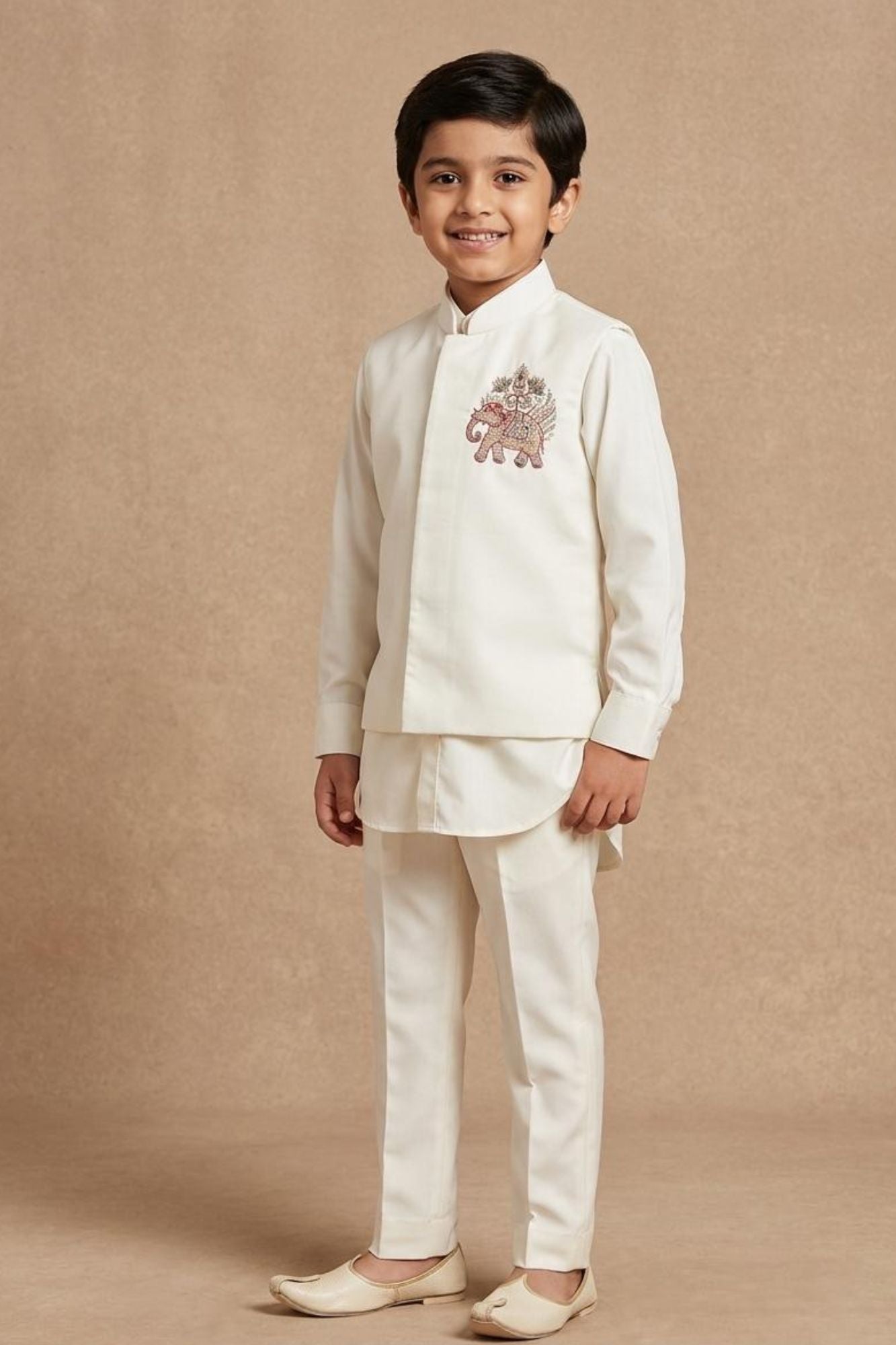 White Embroidered Kurta Set With Mandarin Collar For Boys