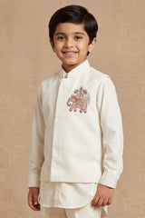 White Embroidered Kurta Set With Mandarin Collar For Boys