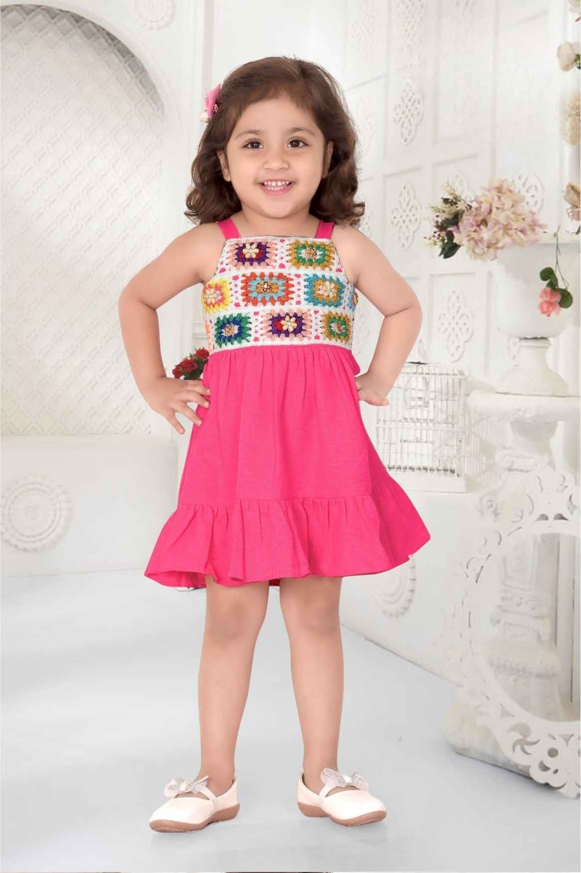 فستان راني وردي ساحر مزين بالكروشيه للبنات